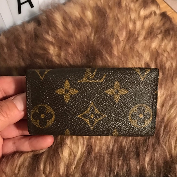 Louis Vuitton Monogram Key Holder - Picture 2 of 6